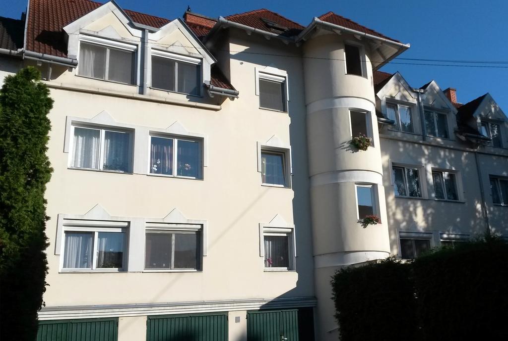 Gyorapartman Rum bild